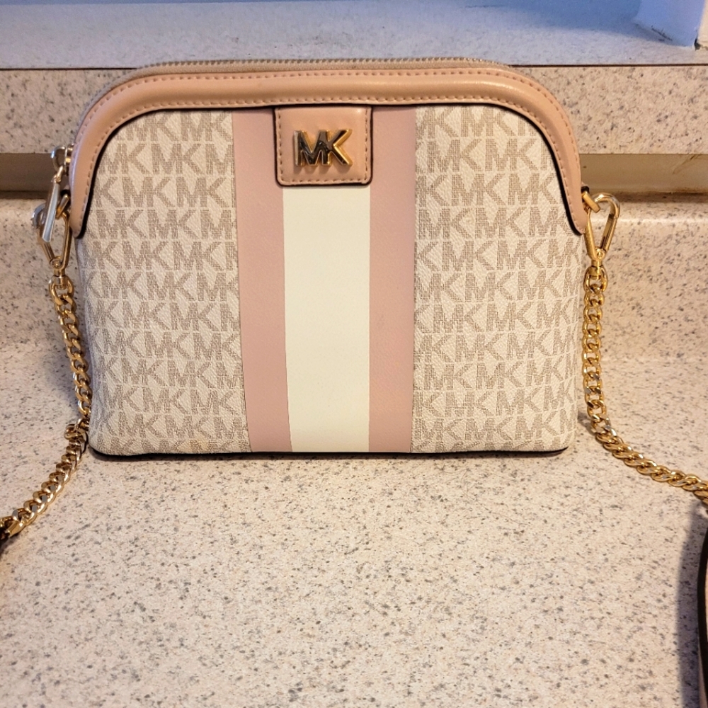 Michael kors pocketbook